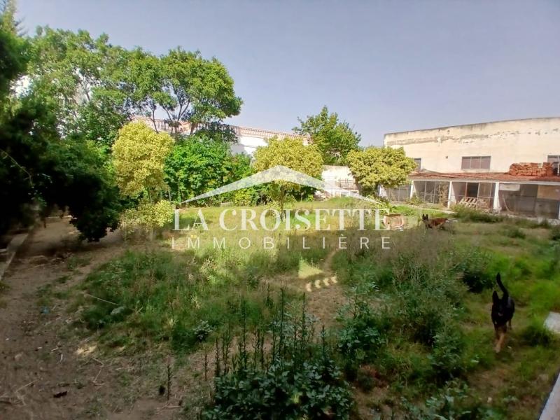 Villa S+8 avec deux niveaux séparés à La Soukra